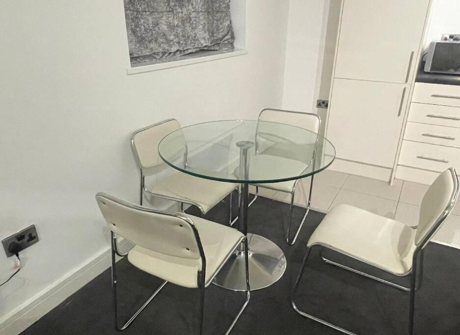 マンチェスターModern 2-Bed Flat In Salfordアパートメント エクステリア 写真